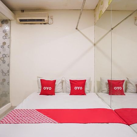Super Oyo Capital O 92633 Spring Hotel Gubeng Сурабая Екстер'єр фото