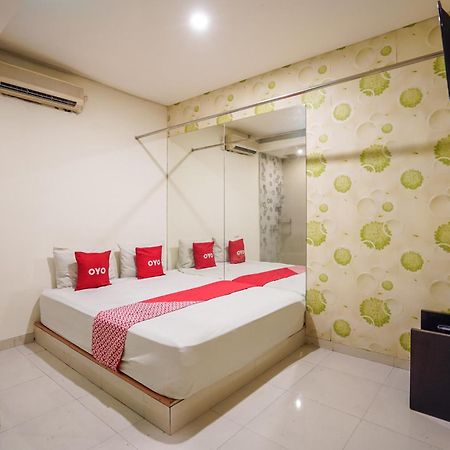 Super Oyo Capital O 92633 Spring Hotel Gubeng Сурабая Екстер'єр фото