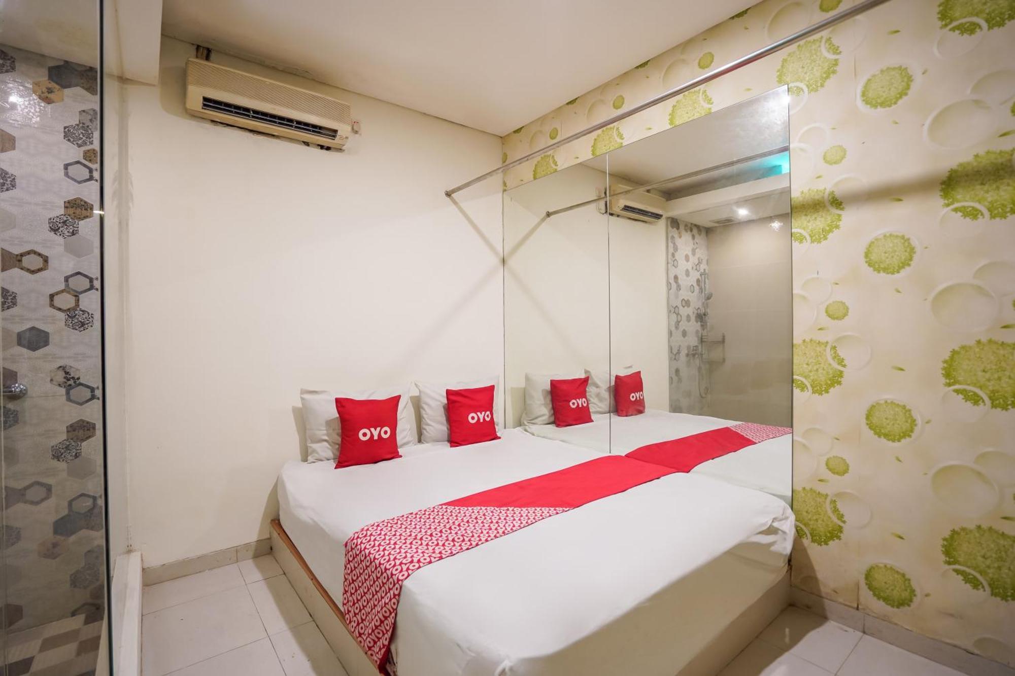 Super Oyo Capital O 92633 Spring Hotel Gubeng Сурабая Екстер'єр фото