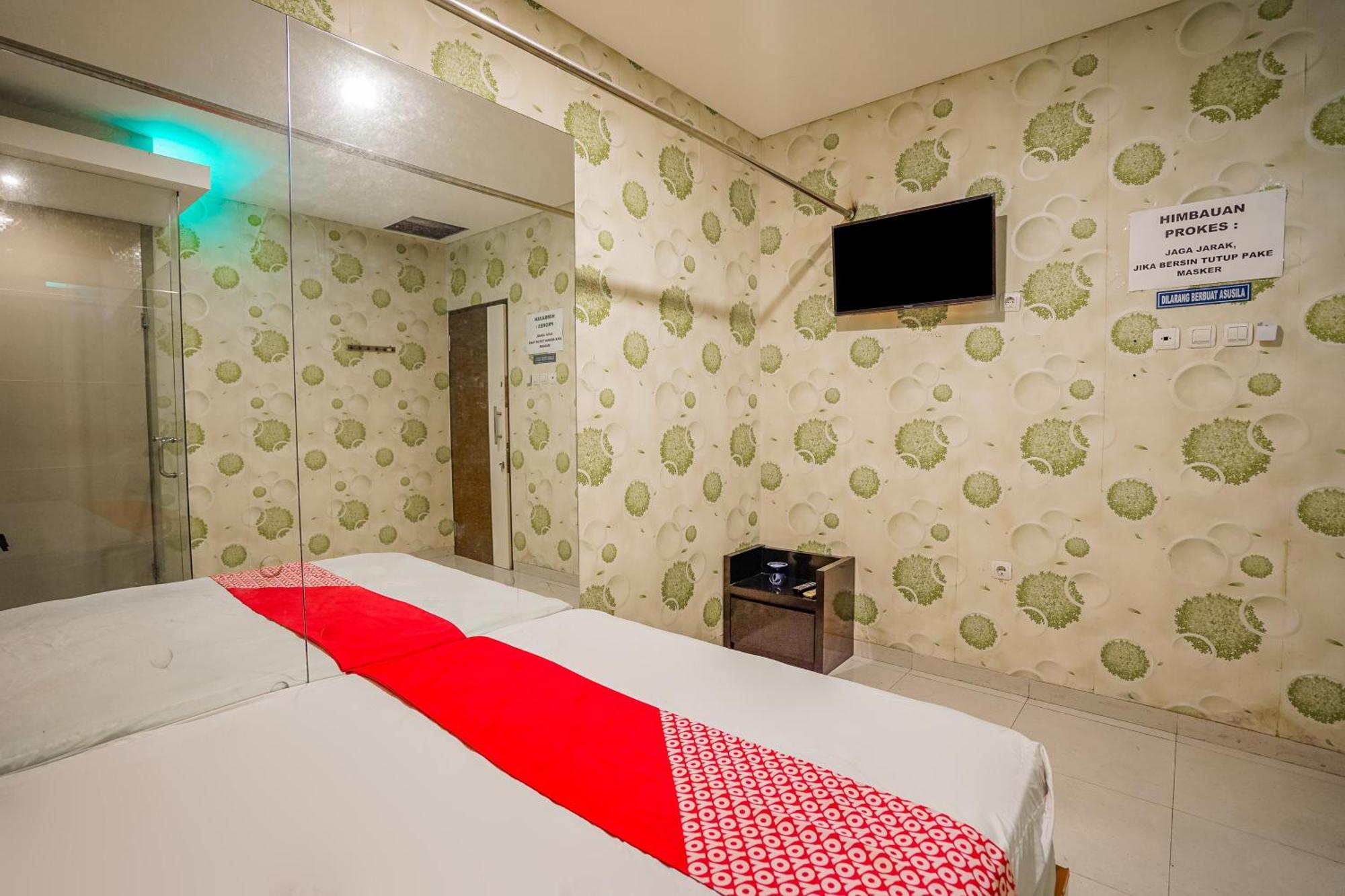 Super Oyo Capital O 92633 Spring Hotel Gubeng Сурабая Екстер'єр фото