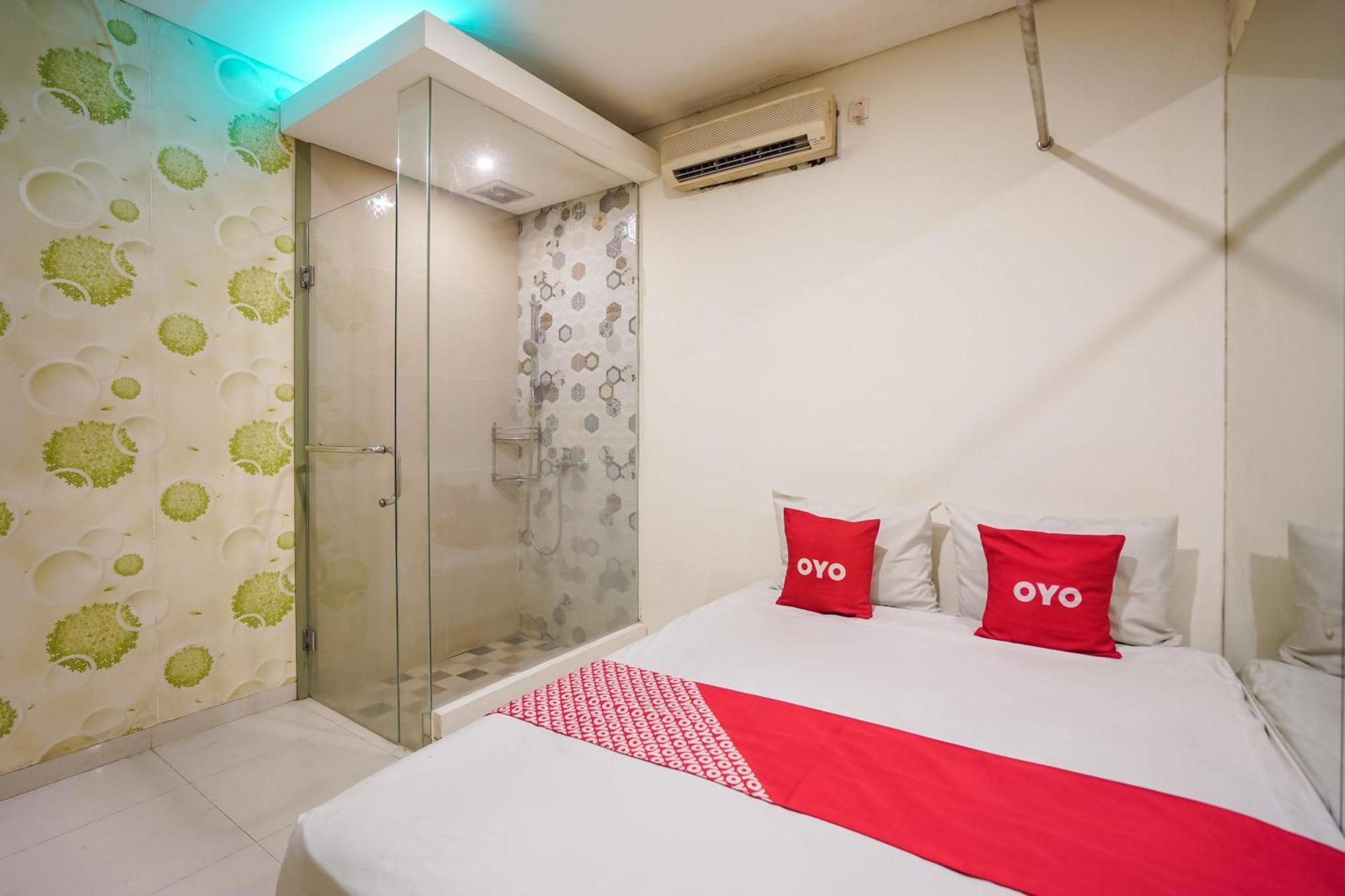 Super Oyo Capital O 92633 Spring Hotel Gubeng Сурабая Екстер'єр фото