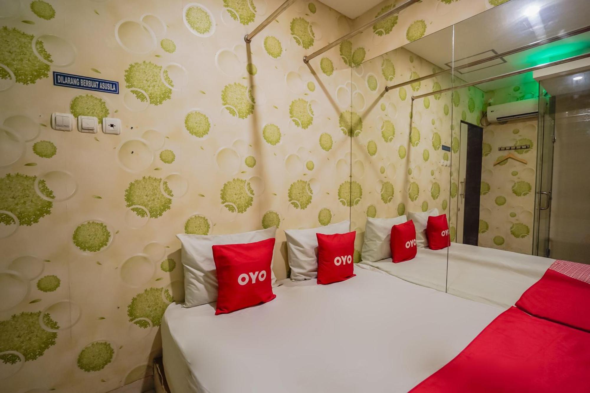 Super Oyo Capital O 92633 Spring Hotel Gubeng Сурабая Екстер'єр фото