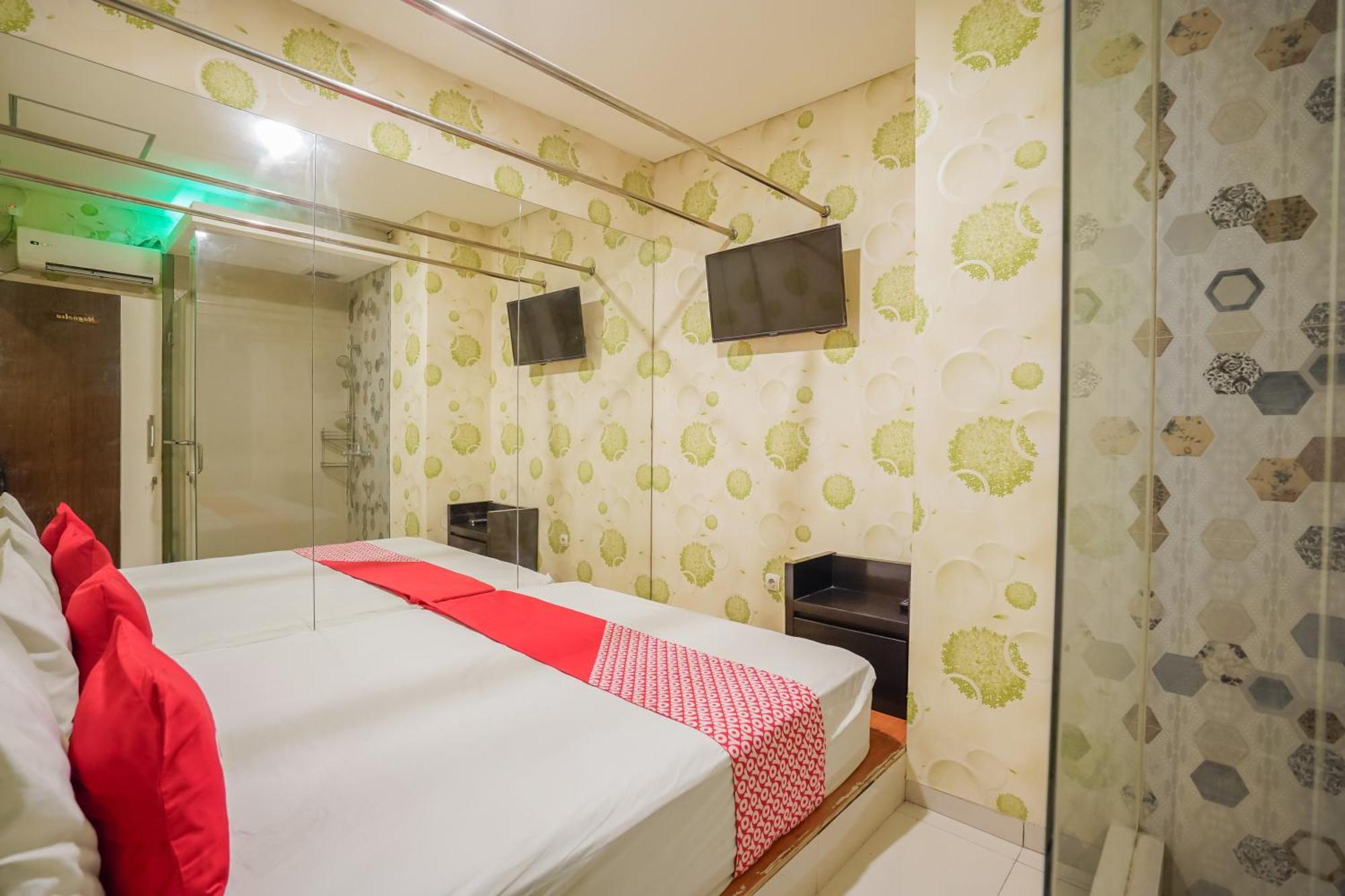 Super Oyo Capital O 92633 Spring Hotel Gubeng Сурабая Екстер'єр фото