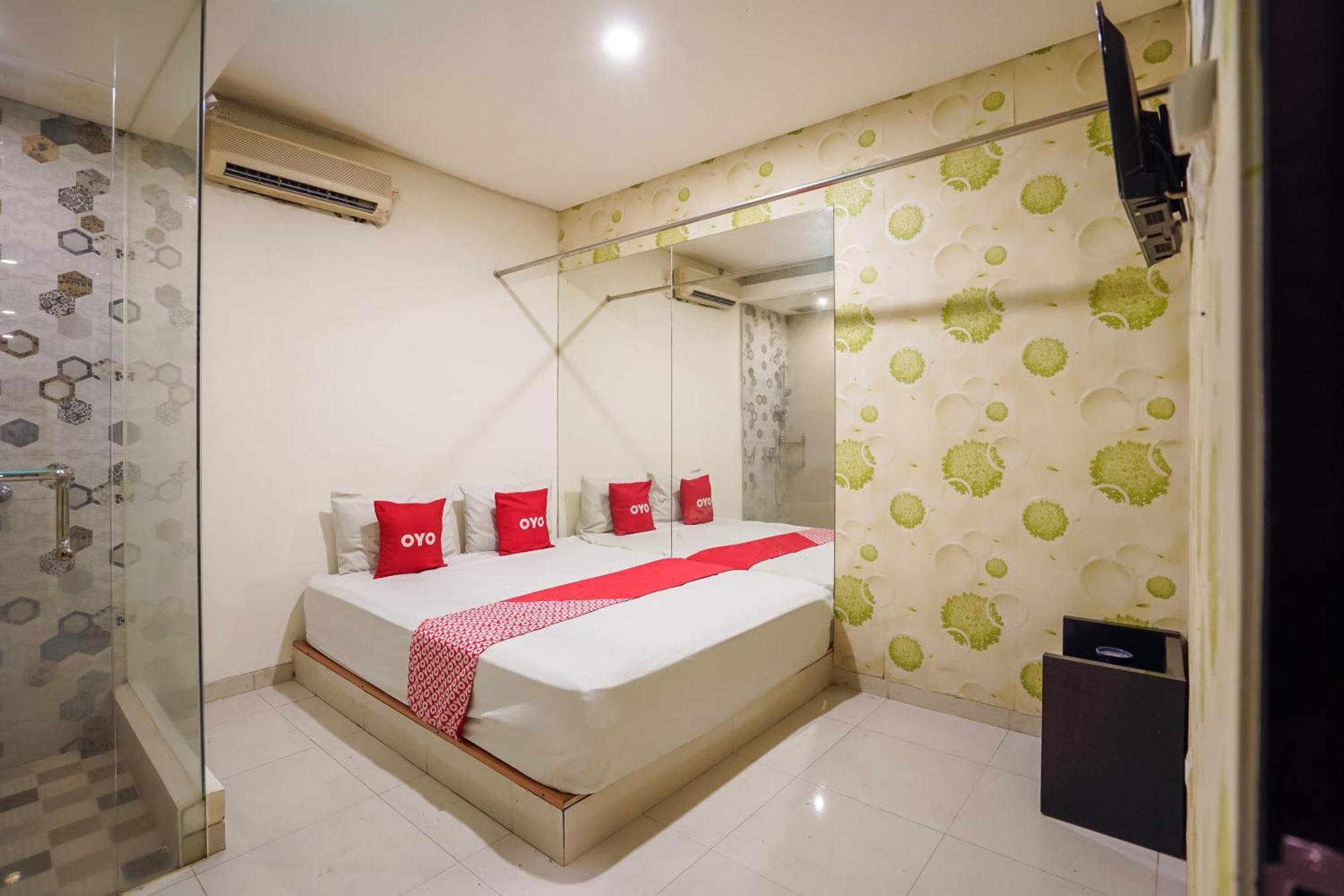 Super Oyo Capital O 92633 Spring Hotel Gubeng Сурабая Екстер'єр фото
