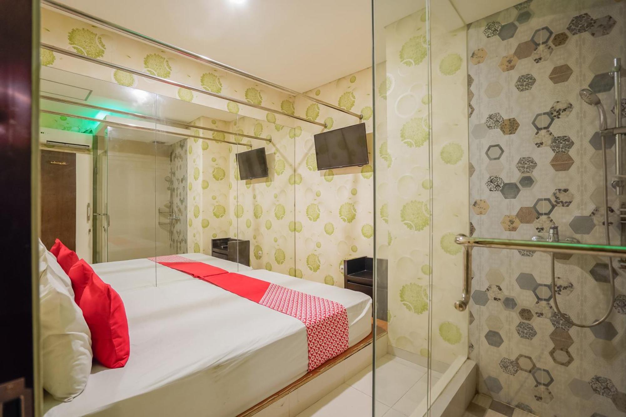 Super Oyo Capital O 92633 Spring Hotel Gubeng Сурабая Екстер'єр фото