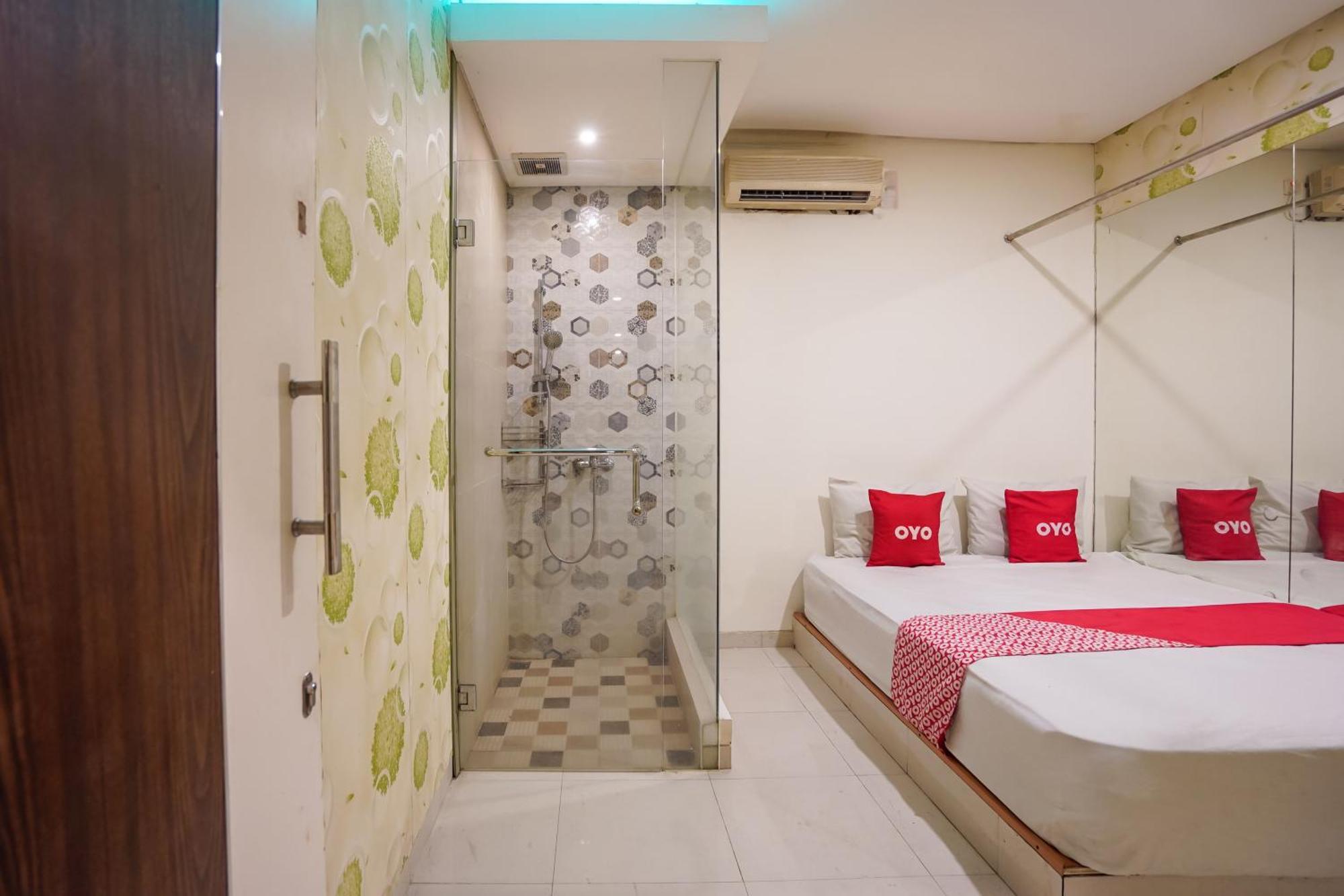 Super Oyo Capital O 92633 Spring Hotel Gubeng Сурабая Екстер'єр фото