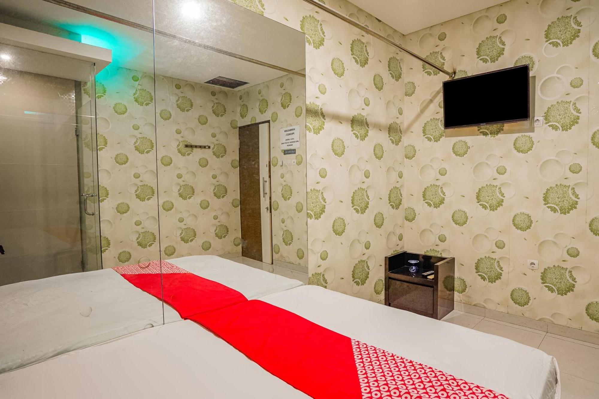 Super Oyo Capital O 92633 Spring Hotel Gubeng Сурабая Екстер'єр фото